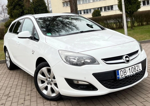 Opel Astra cena 22599 przebieg: 186000, rok produkcji 2012 z Wałbrzych małe 407